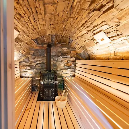 Sauna & Jacuzzi