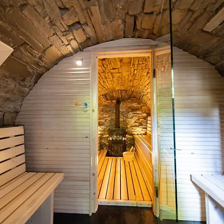 Sauna & Jacuzzi